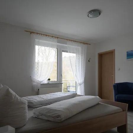 Ohne Fruehstueck In Der Forellenzucht Otel 2*