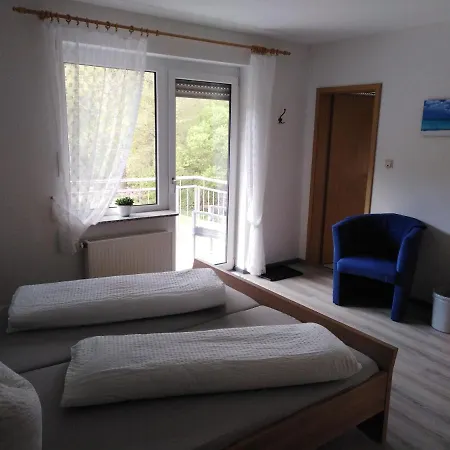 Ohne Fruehstueck In Der Forellenzucht 2* Burgen (Mayen-Koblenz)