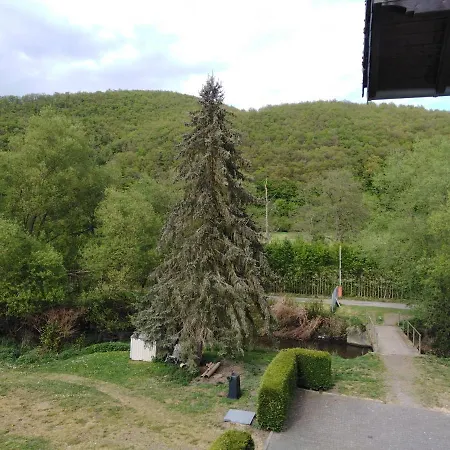 Ohne Fruehstueck In Der Forellenzucht