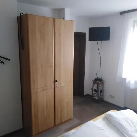 Ohne Fruehstueck In Der Forellenzucht 2* Burgen (Mayen-Koblenz)