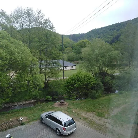 Ohne Fruehstueck In Der Forellenzucht Otel 2*